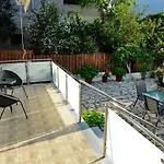 Spiros House And Yénion