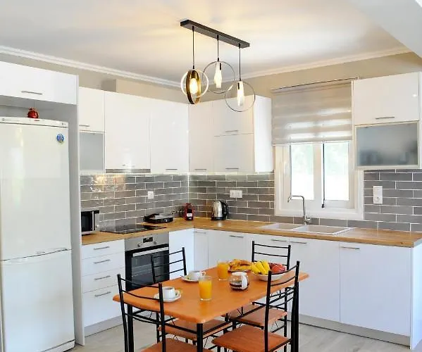 Spiros House And Apartament *