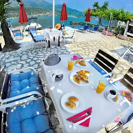 Spiros House And Appartamento *