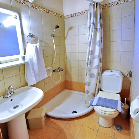 Spiros House And * Yénion